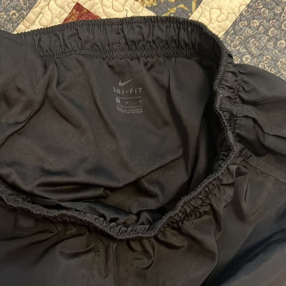 Nike women’s dry fit shorts - Picture 3 of 4